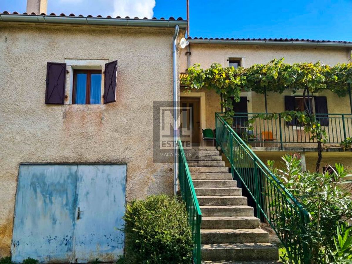 Parenzo, dintorni, antico con ampio giardino!