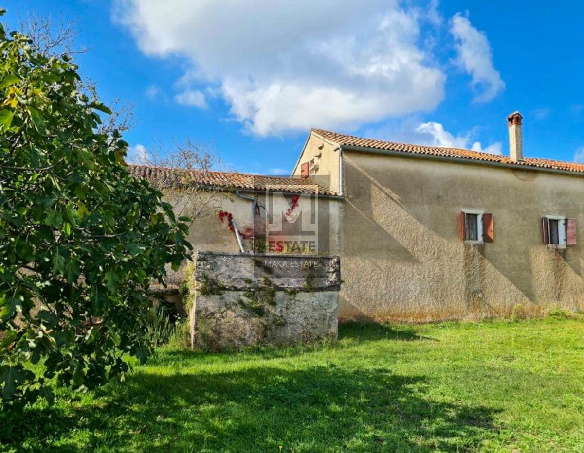 Parenzo, dintorni, antico con ampio giardino!