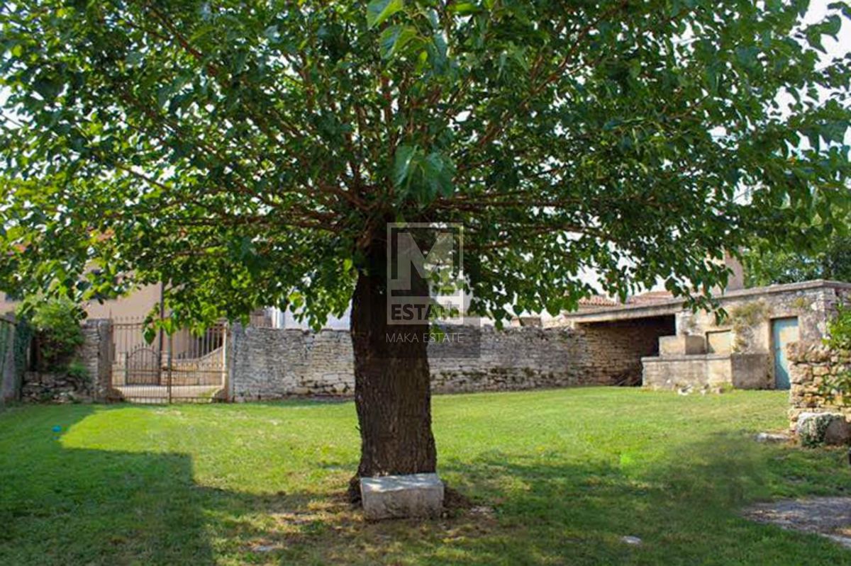 Parenzo, dintorni, antico con ampio giardino!