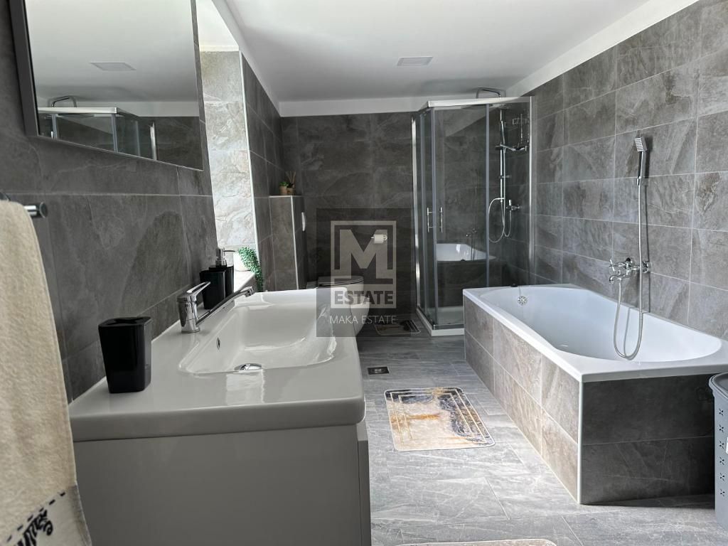 Parenzo, dintorni, Casa bifamiliare ristrutturata con giardino