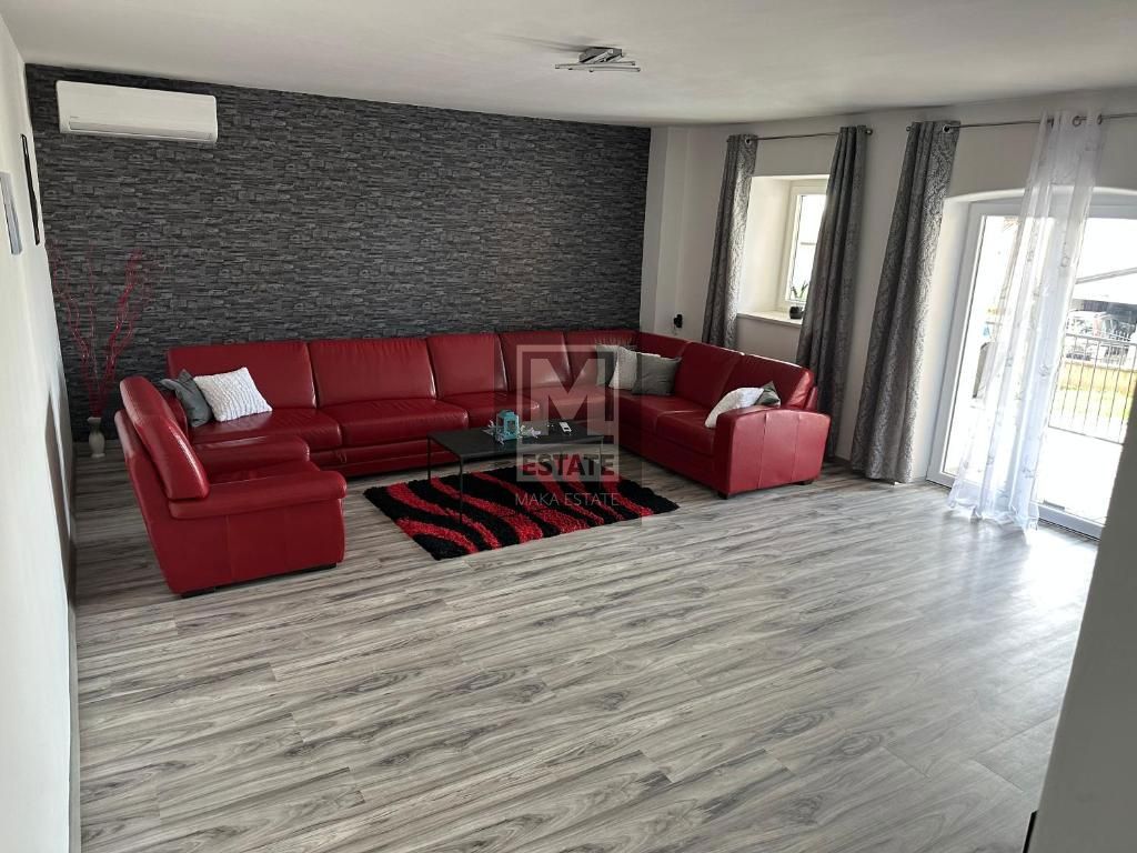 Parenzo, dintorni, Casa bifamiliare ristrutturata con giardino