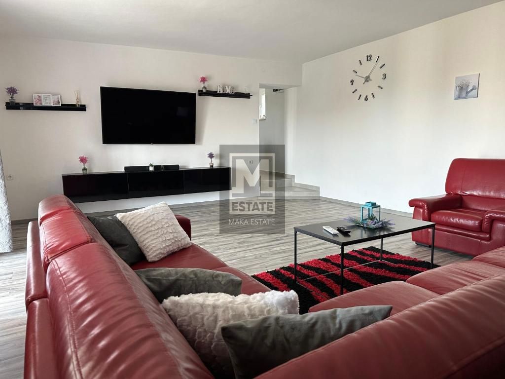 Parenzo, dintorni, Casa bifamiliare ristrutturata con giardino