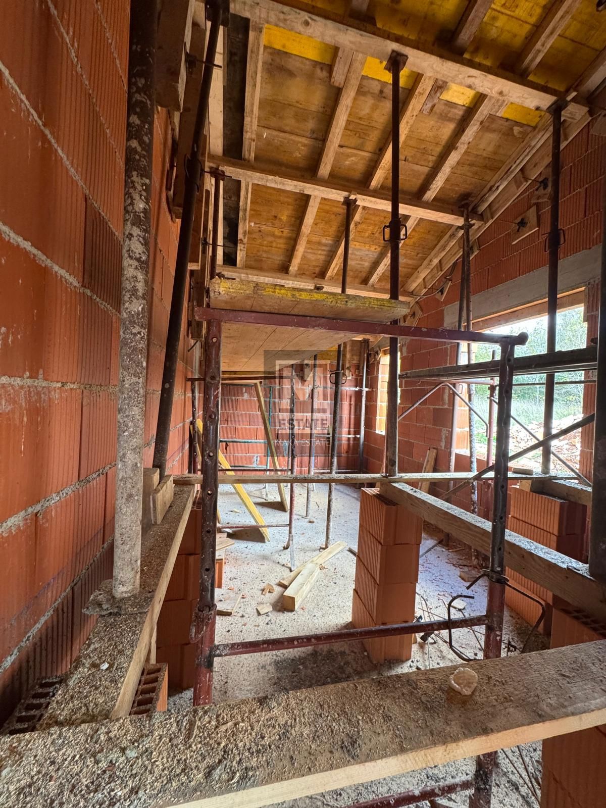 Parenzo, dintorni, ottima casa a un piano con piscina!