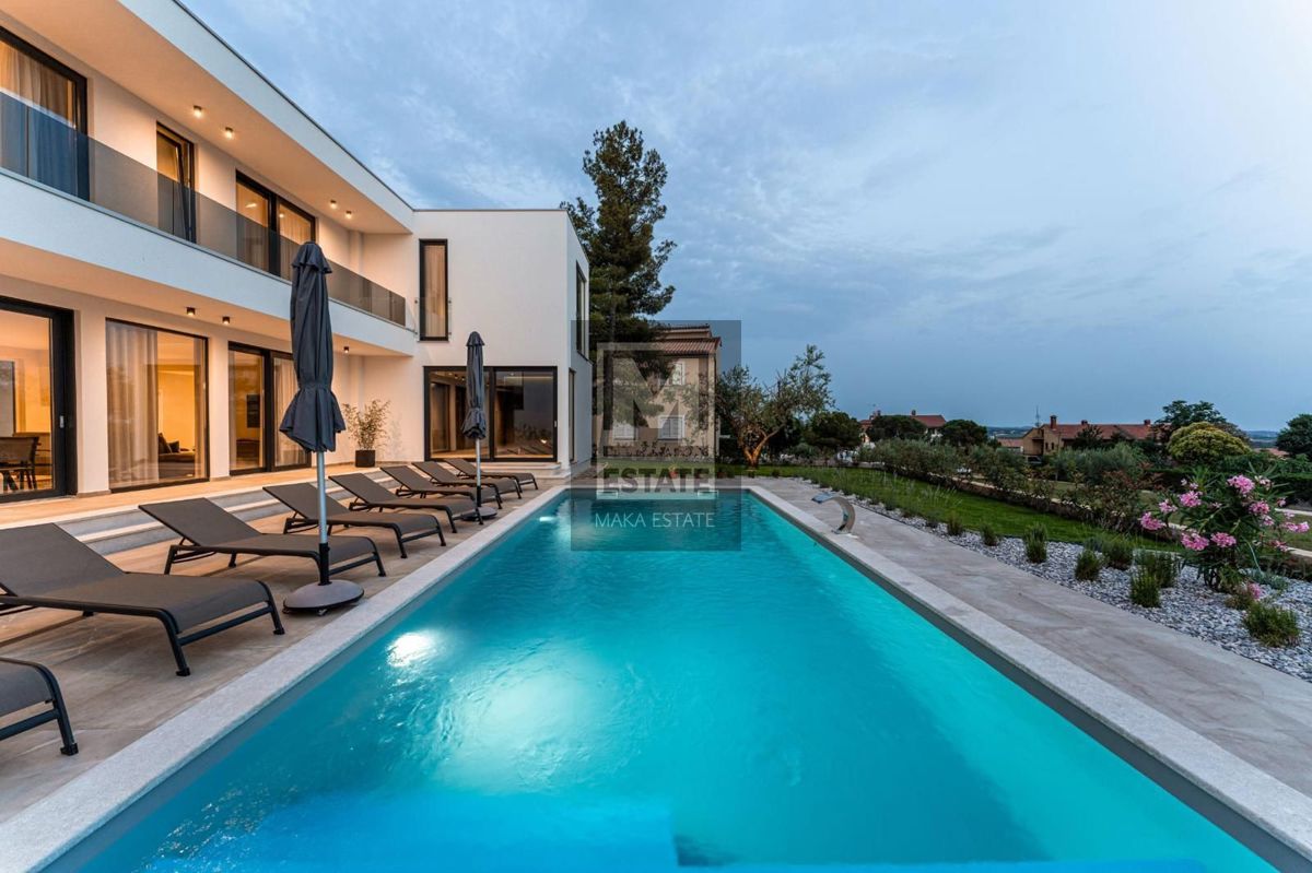 Parenzo, dintorni, villa moderna con vista mare!