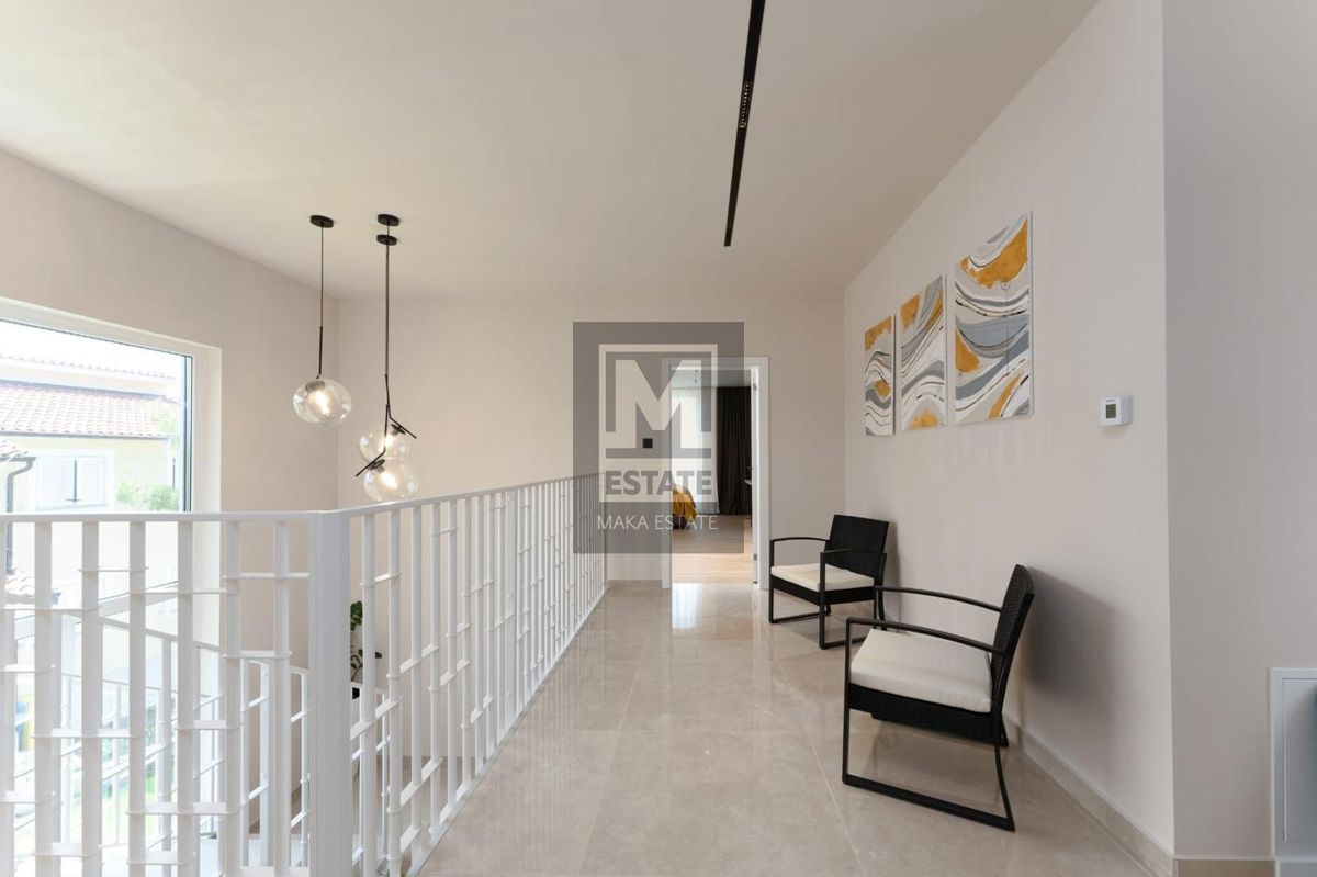 Parenzo, dintorni, villa moderna con vista mare!