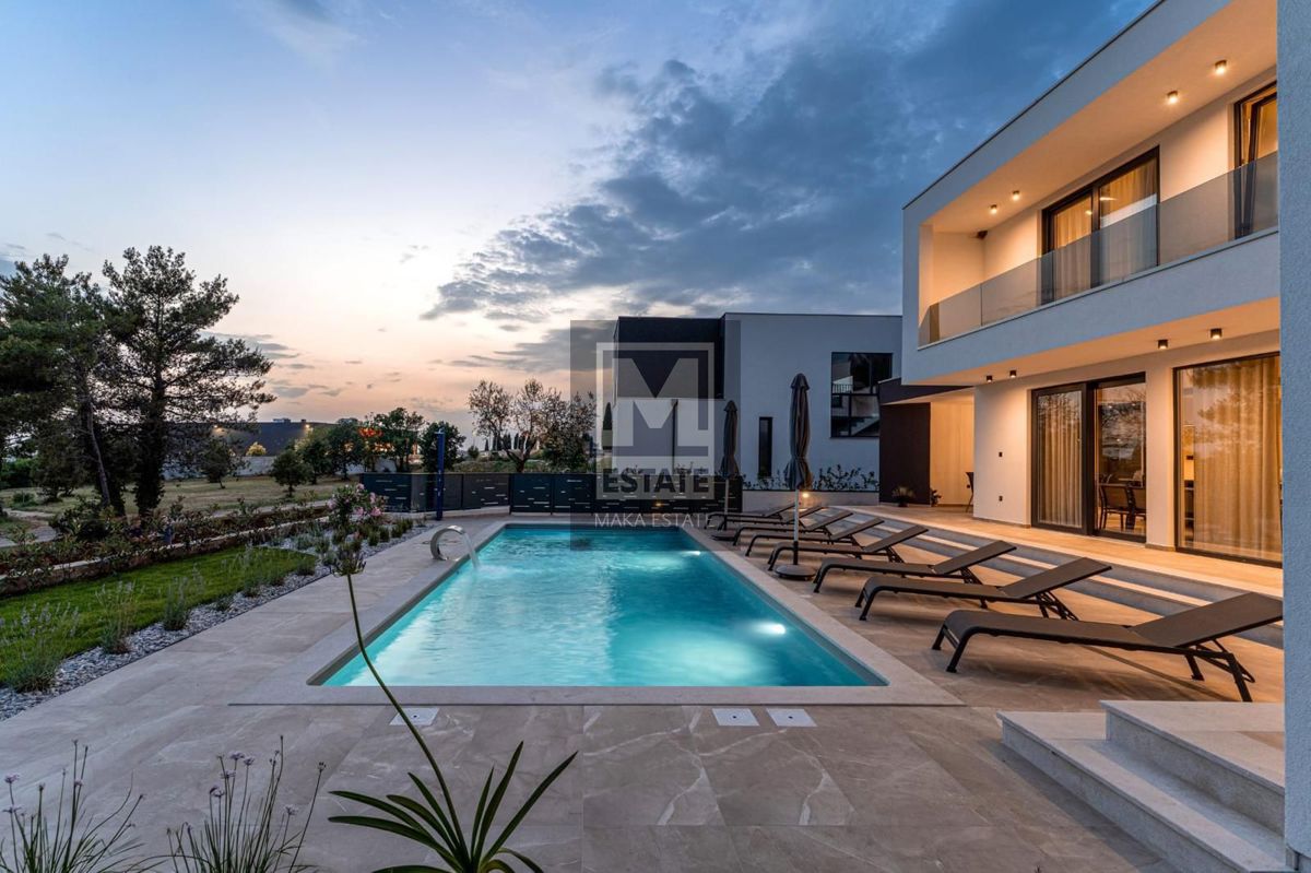 Parenzo, dintorni, villa moderna con vista mare!