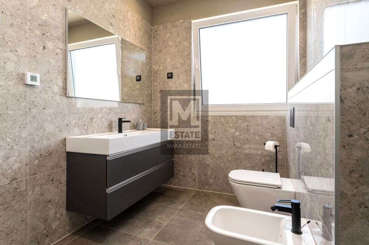 Parenzo, dintorni, villa moderna con vista mare!