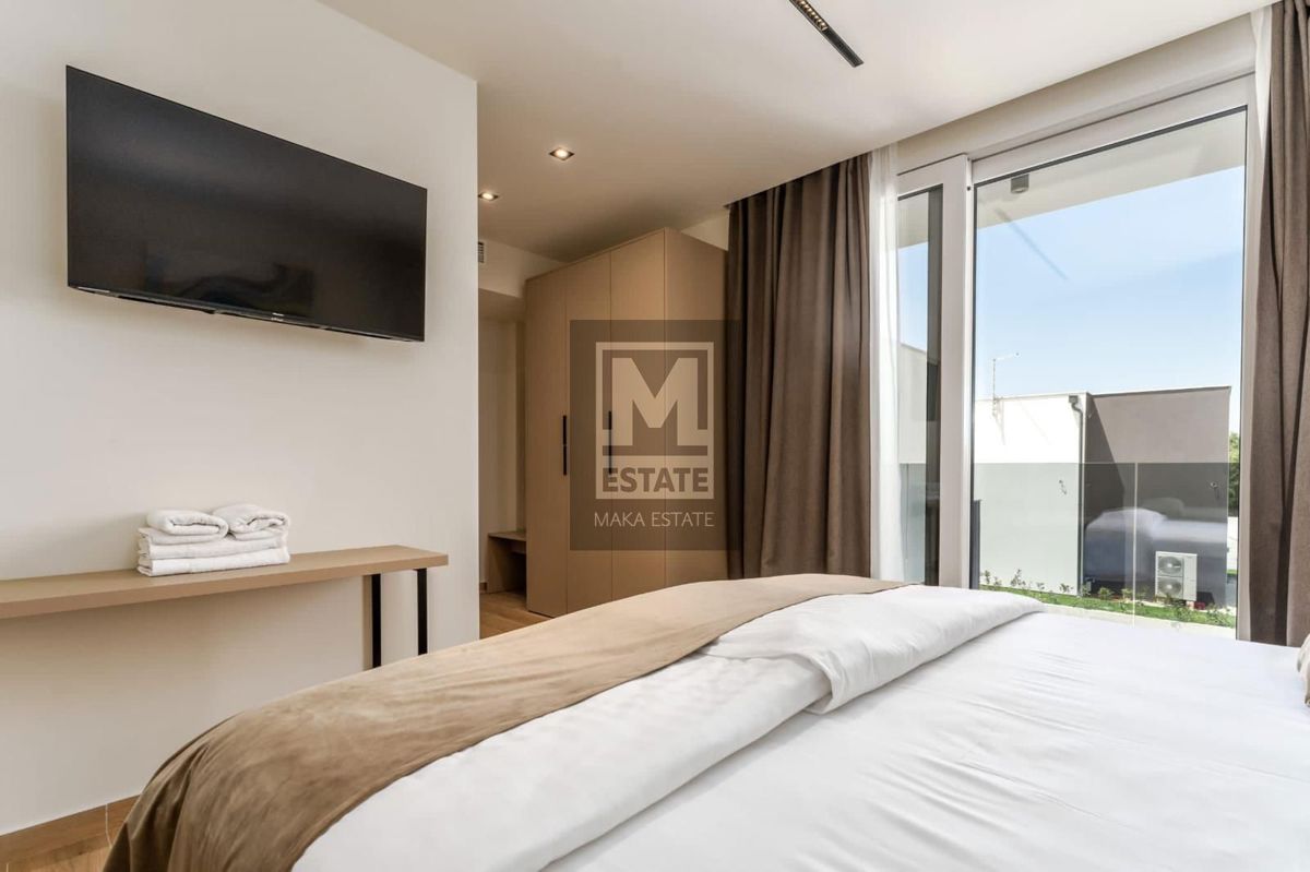 Parenzo, dintorni, villa moderna con vista mare!