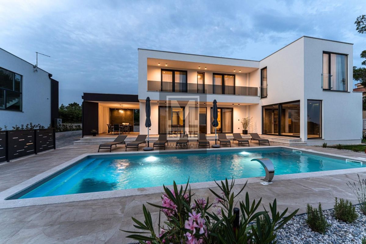 Parenzo, dintorni, villa moderna con vista mare!