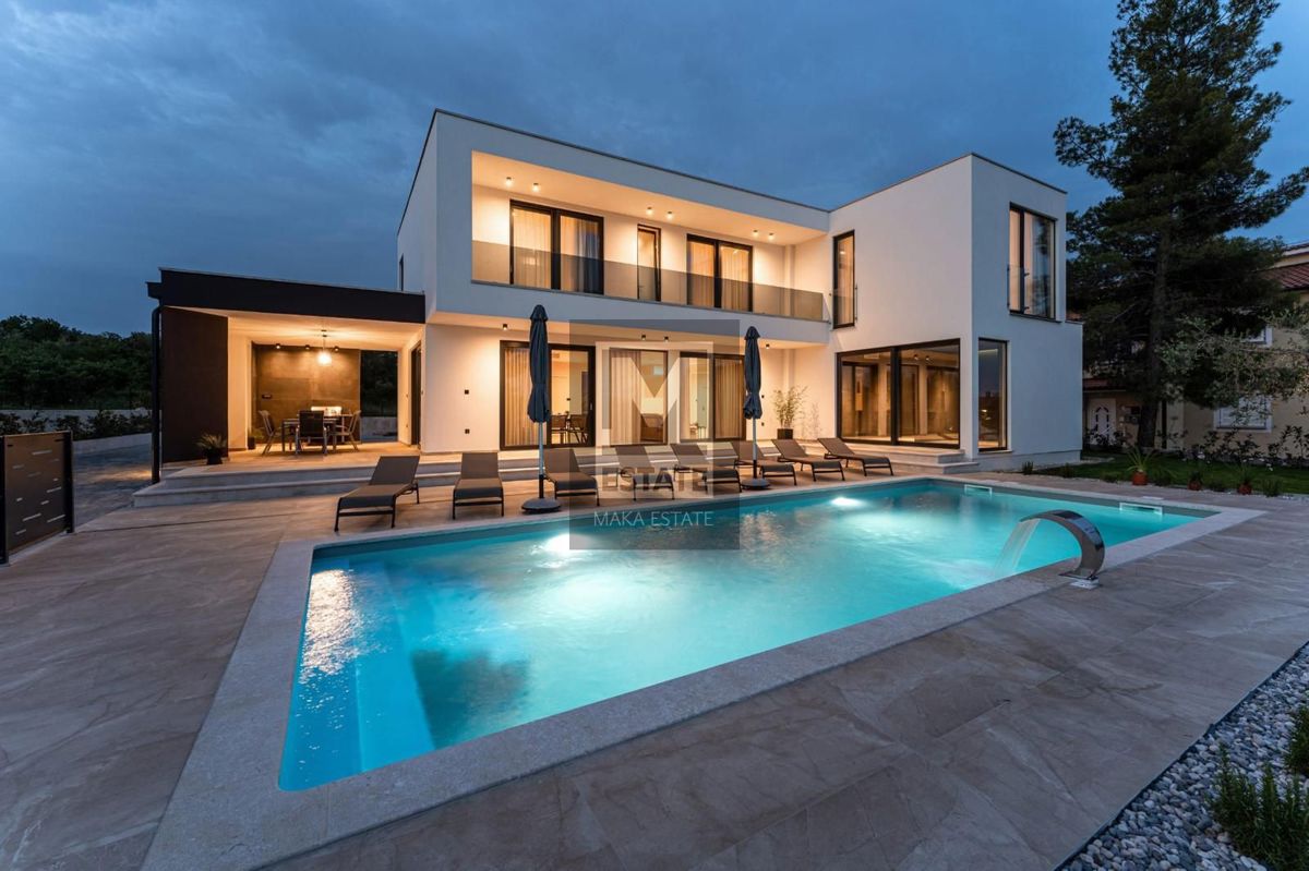 Parenzo, dintorni, villa moderna con vista mare!