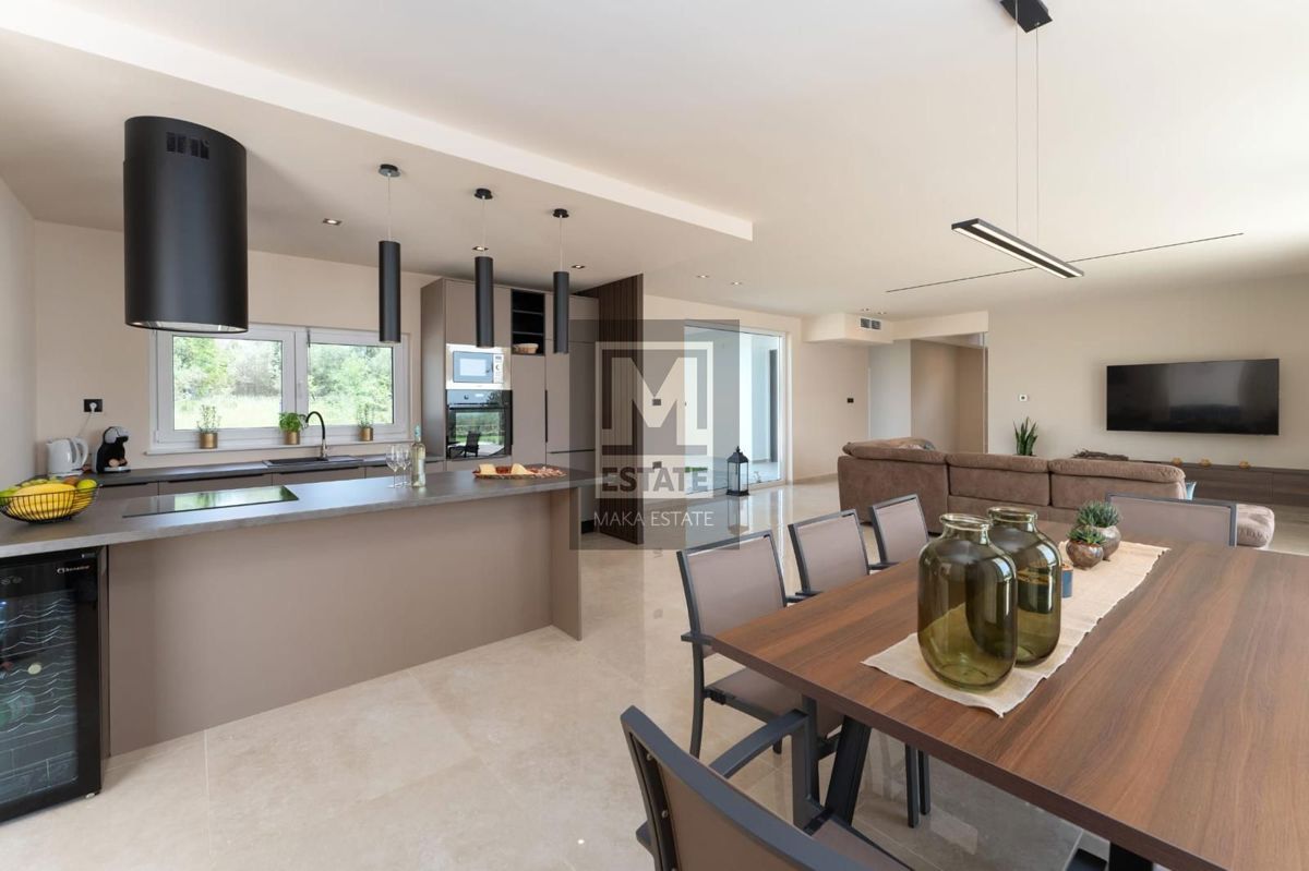 Parenzo, dintorni, villa moderna con vista mare!