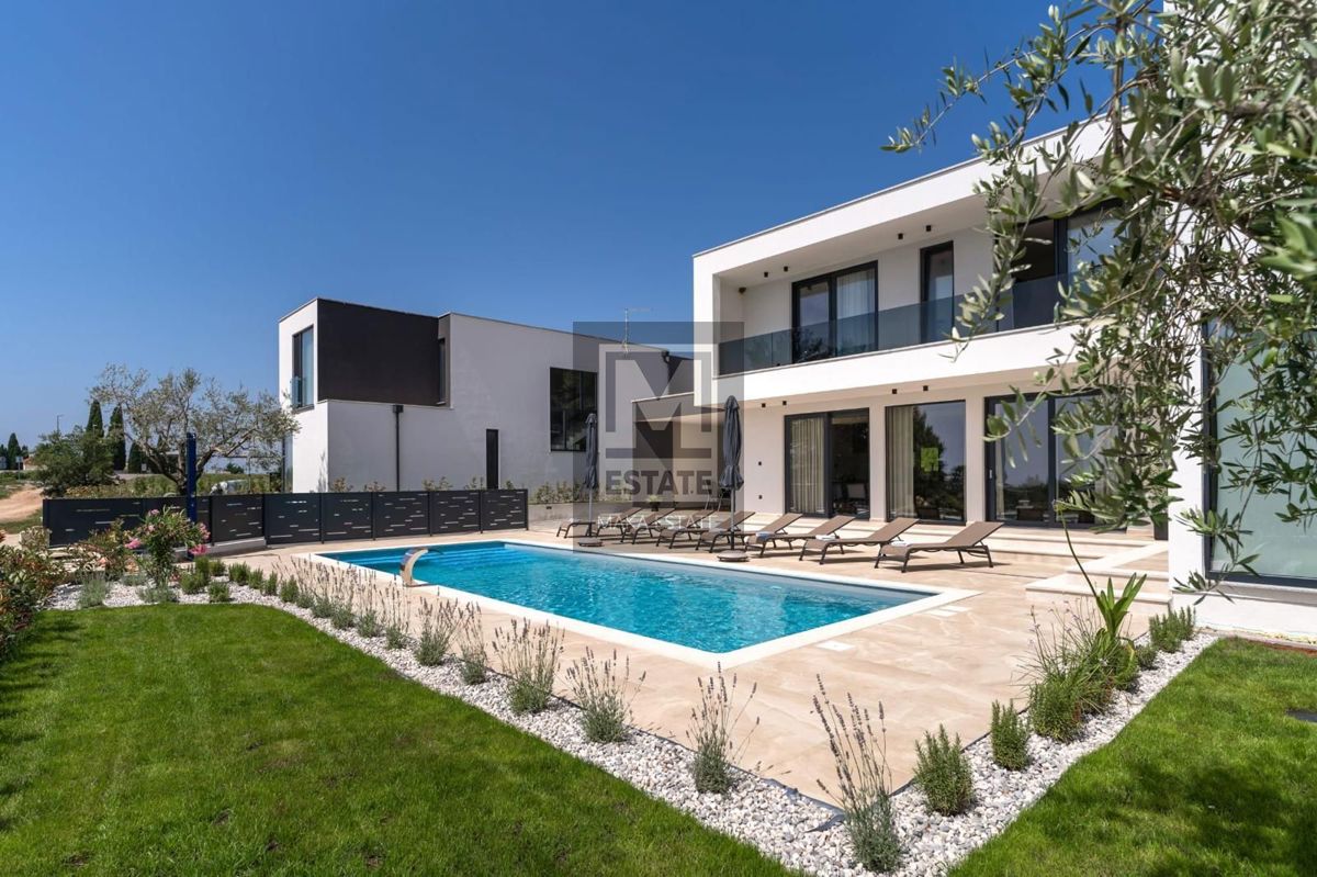 Parenzo, dintorni, villa moderna con vista mare!
