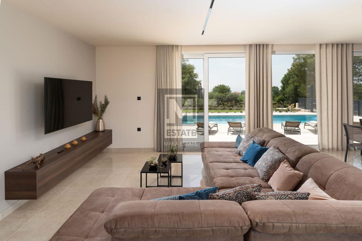 Parenzo, dintorni, villa moderna con vista mare!