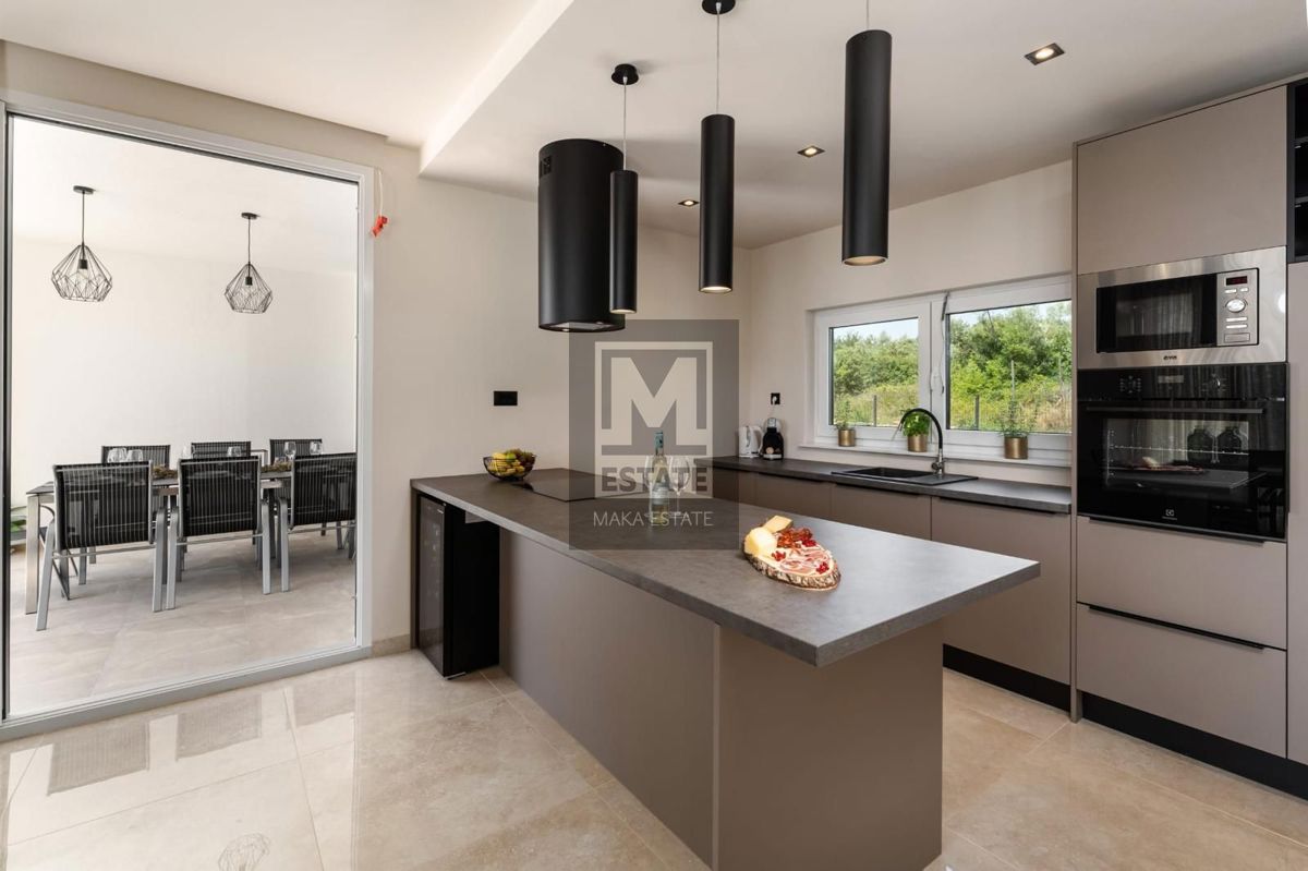 Parenzo, dintorni, villa moderna con vista mare!