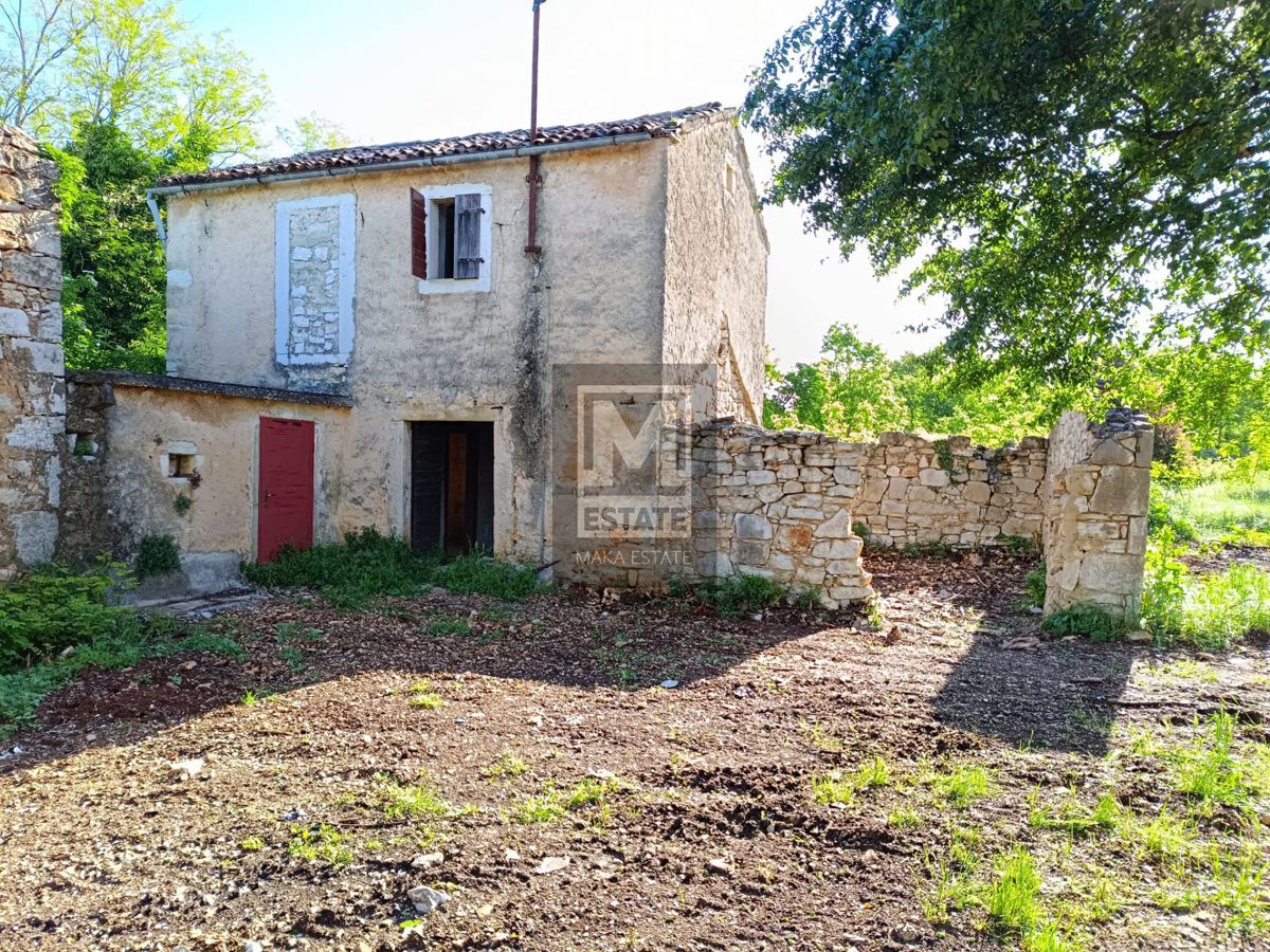 Parenzo, dintorni, Casa in pietra con giardino da ristrutturar