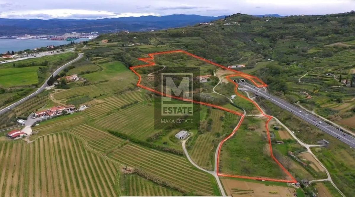 Isola, Slovenia, bella casa con vista sul mare e ampio terreno di 86.218 m2