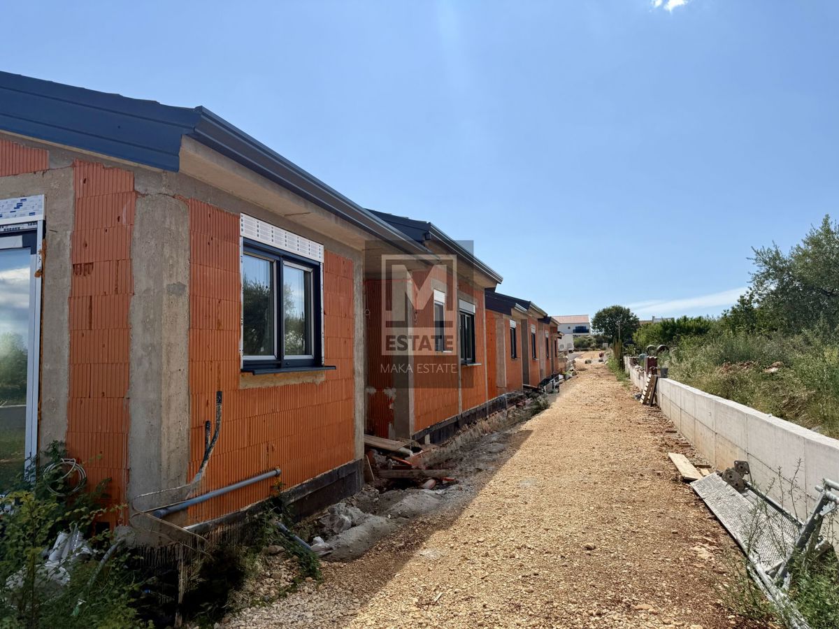 Poreč, dintorni – Tre case modernamente arredate vendute in blocco!