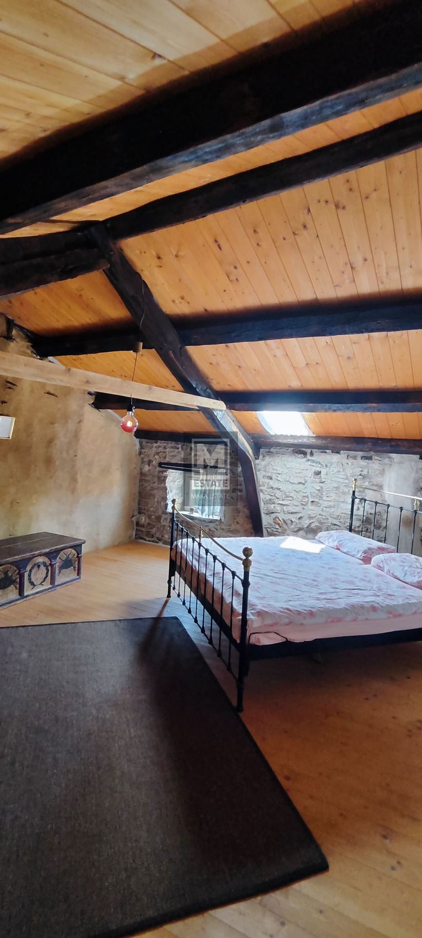 Parenzo, dintorni, bella casa in pietra istriana