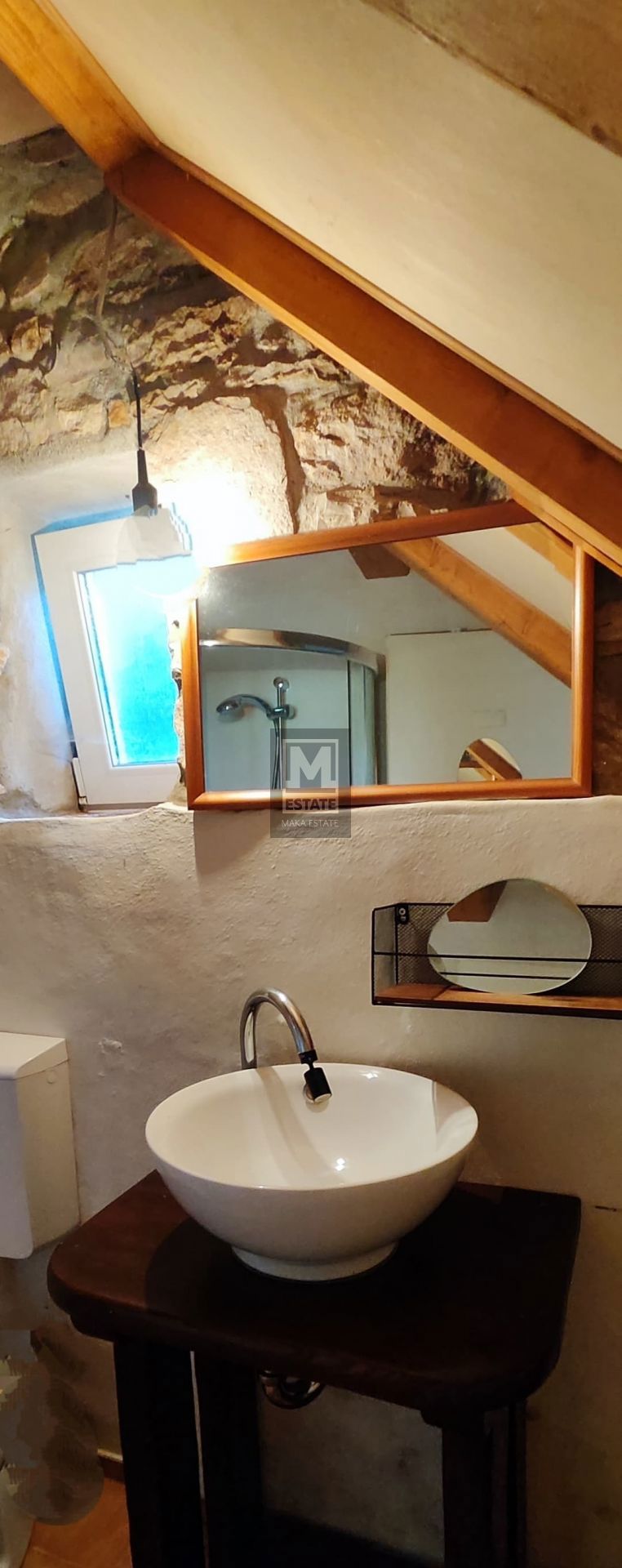 Parenzo, dintorni, bella casa in pietra istriana
