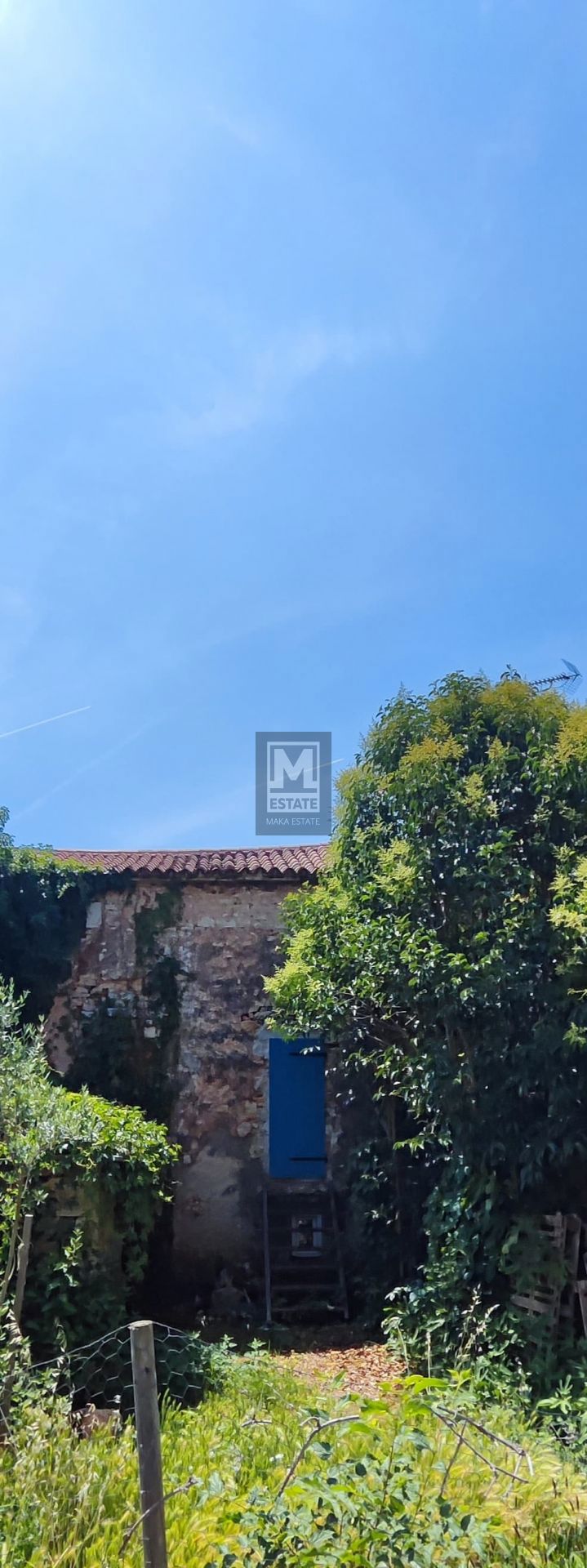 Parenzo, dintorni, bella casa in pietra istriana