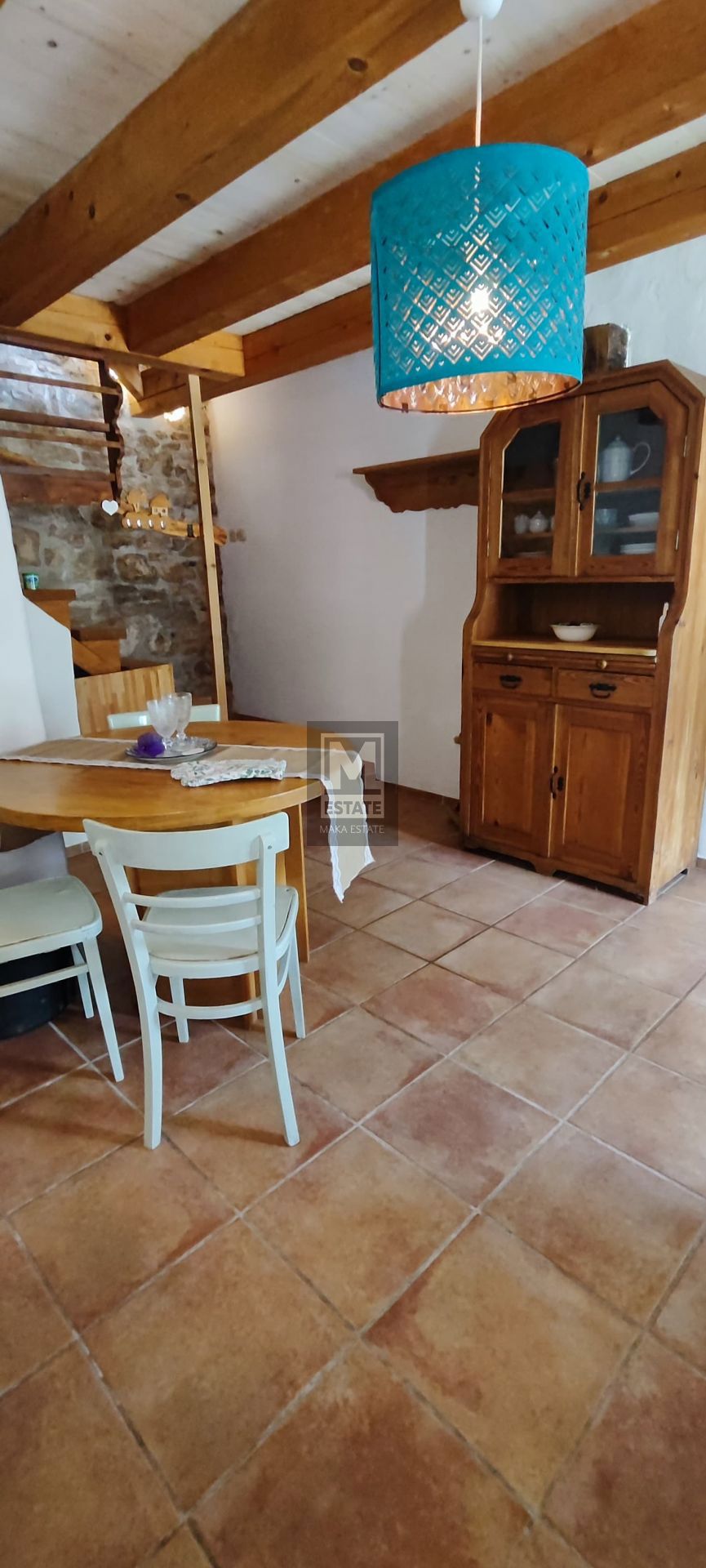 Parenzo, dintorni, bella casa in pietra istriana