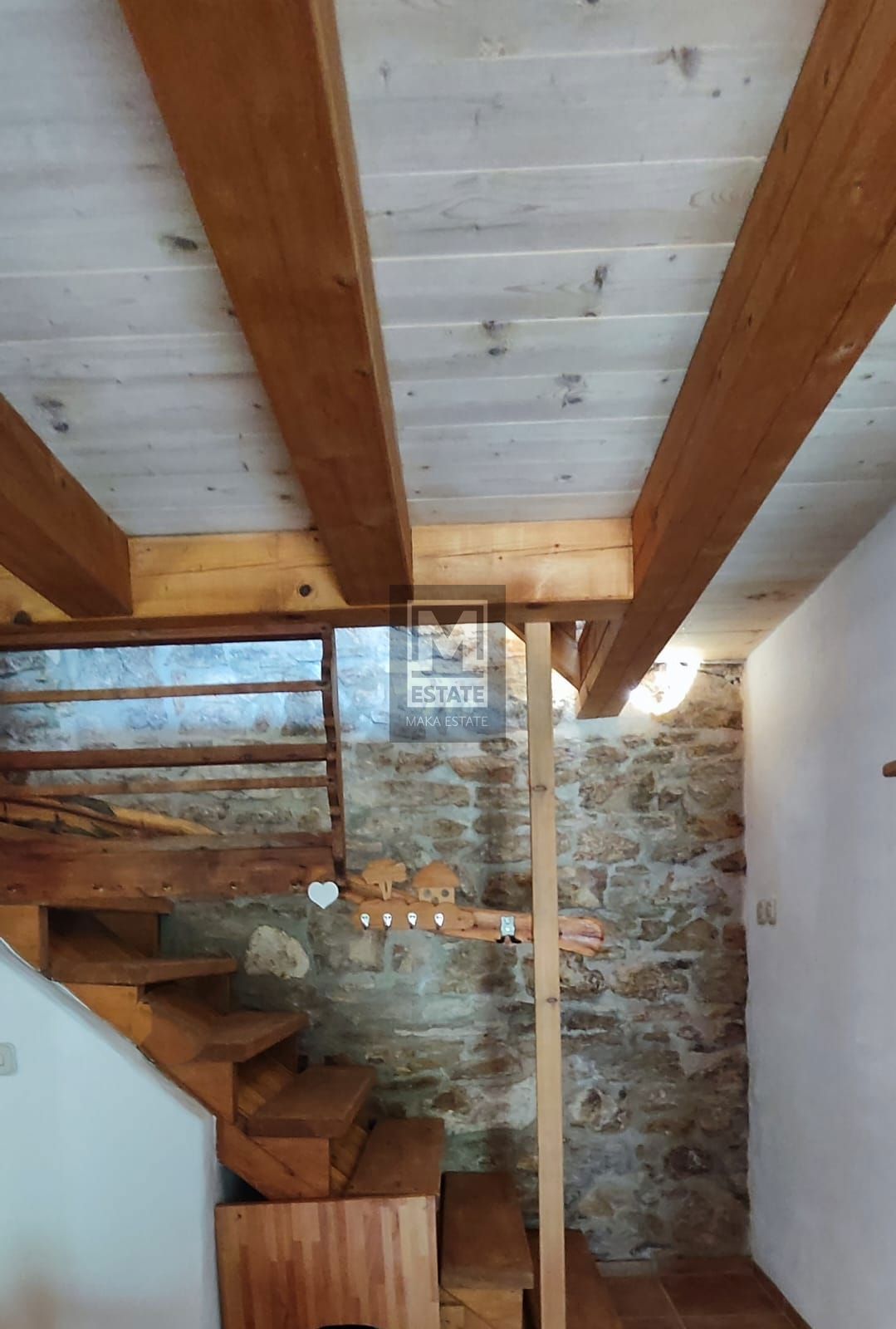 Parenzo, dintorni, bella casa in pietra istriana