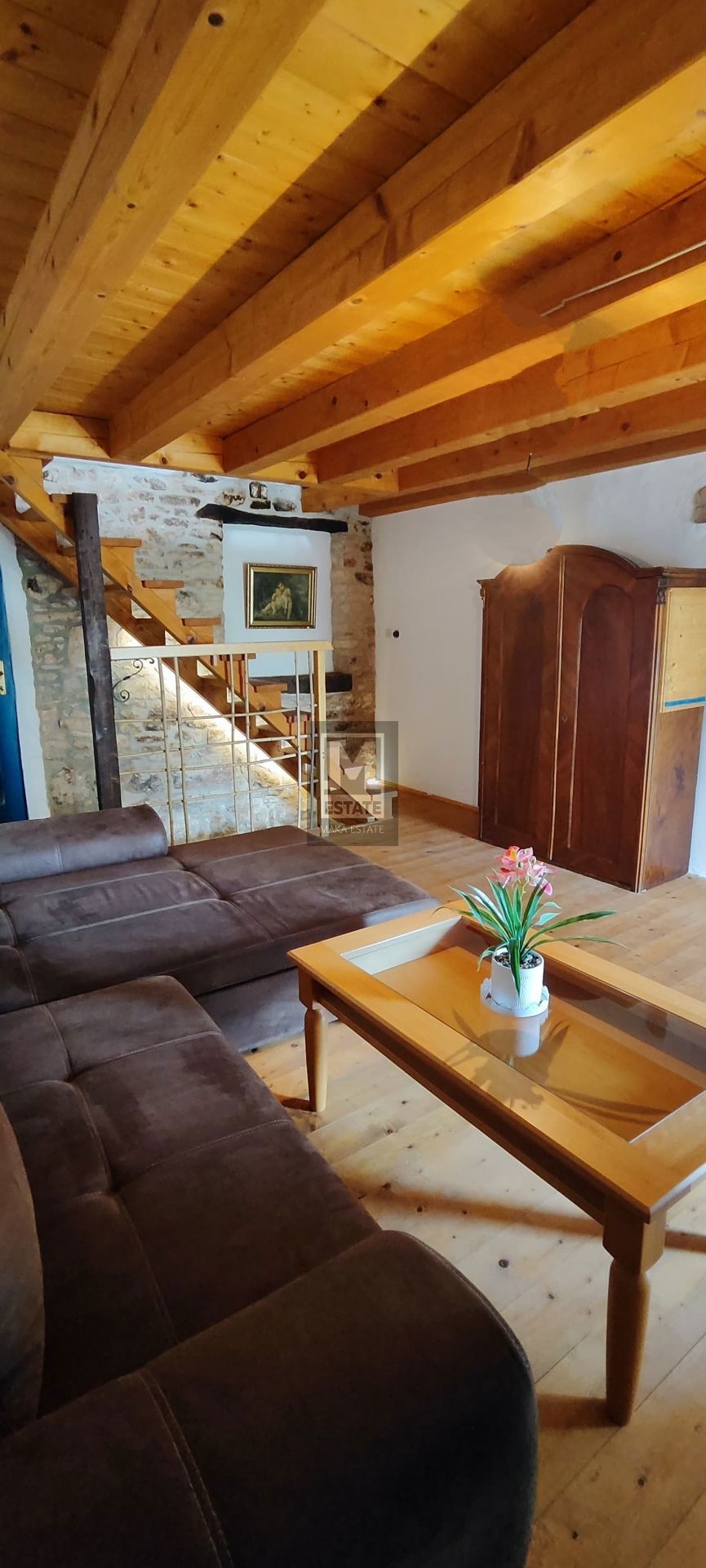 Parenzo, dintorni, bella casa in pietra istriana