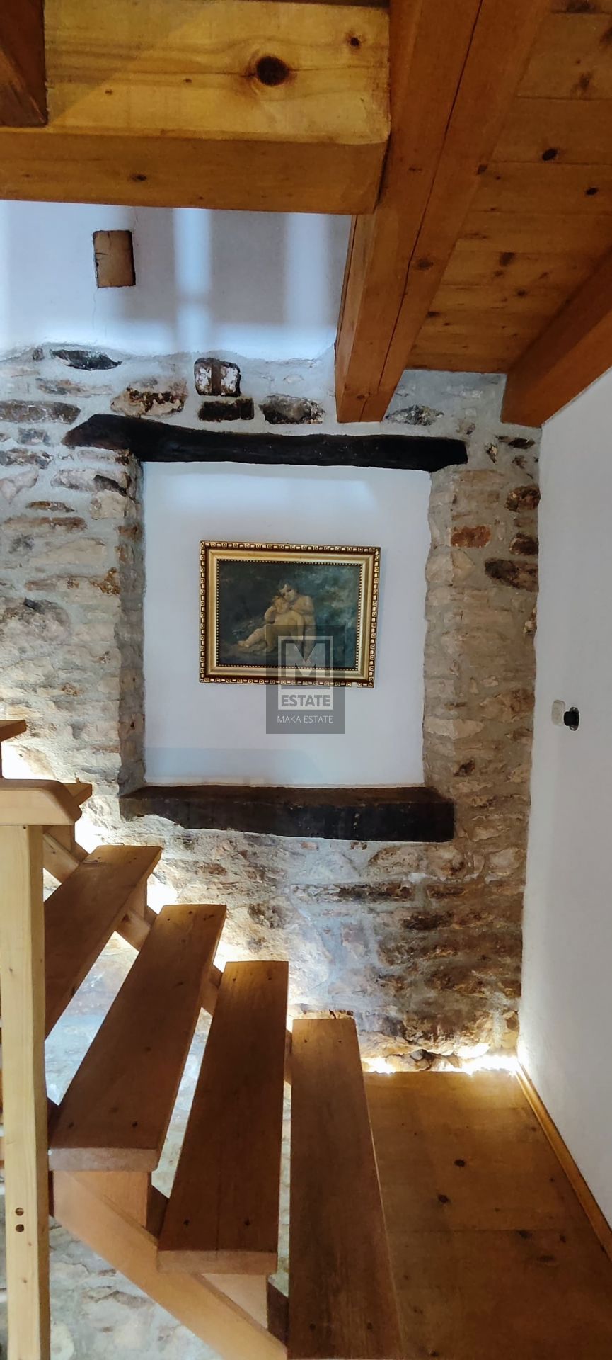 Parenzo, dintorni, bella casa in pietra istriana