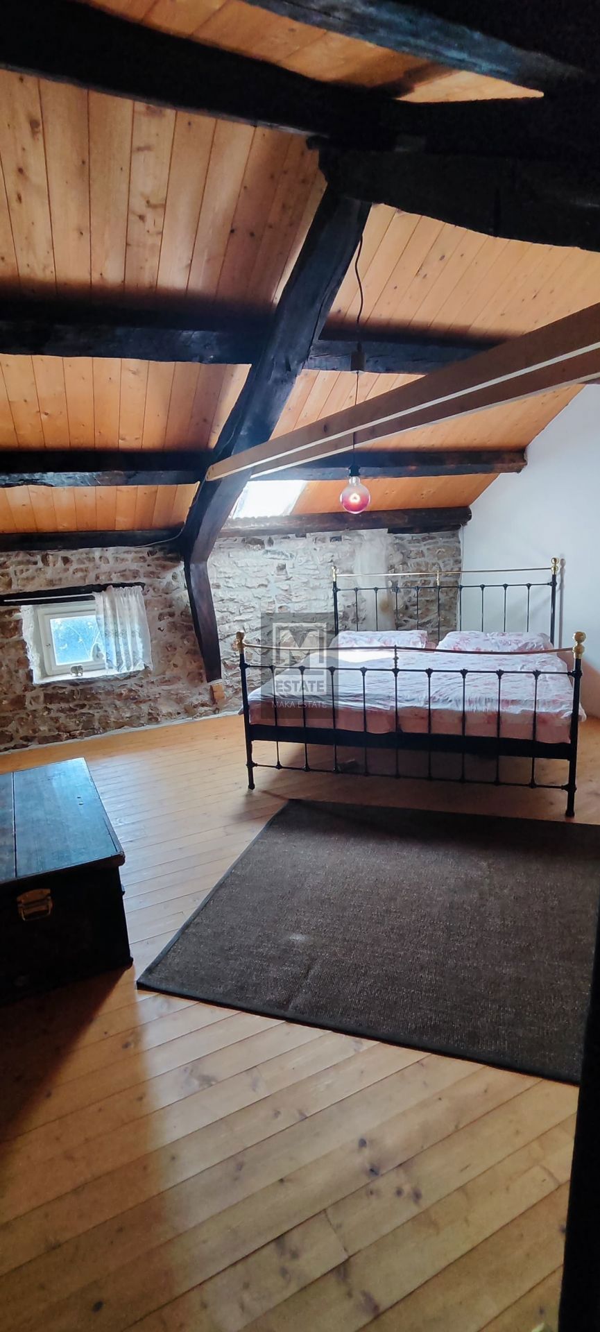 Parenzo, dintorni, bella casa in pietra istriana