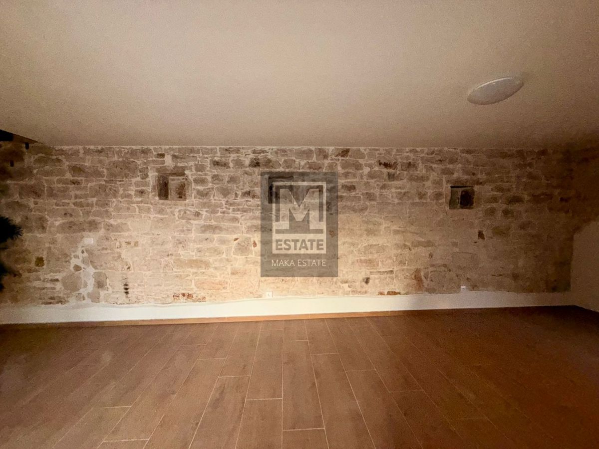 Peljaki, Tinjan, Splendida casa in pietra