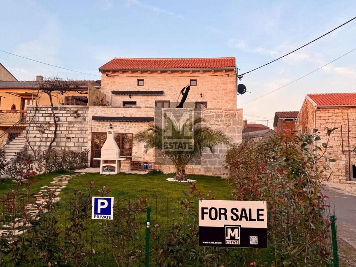 Peljaki, Tinjan, Splendida casa in pietra