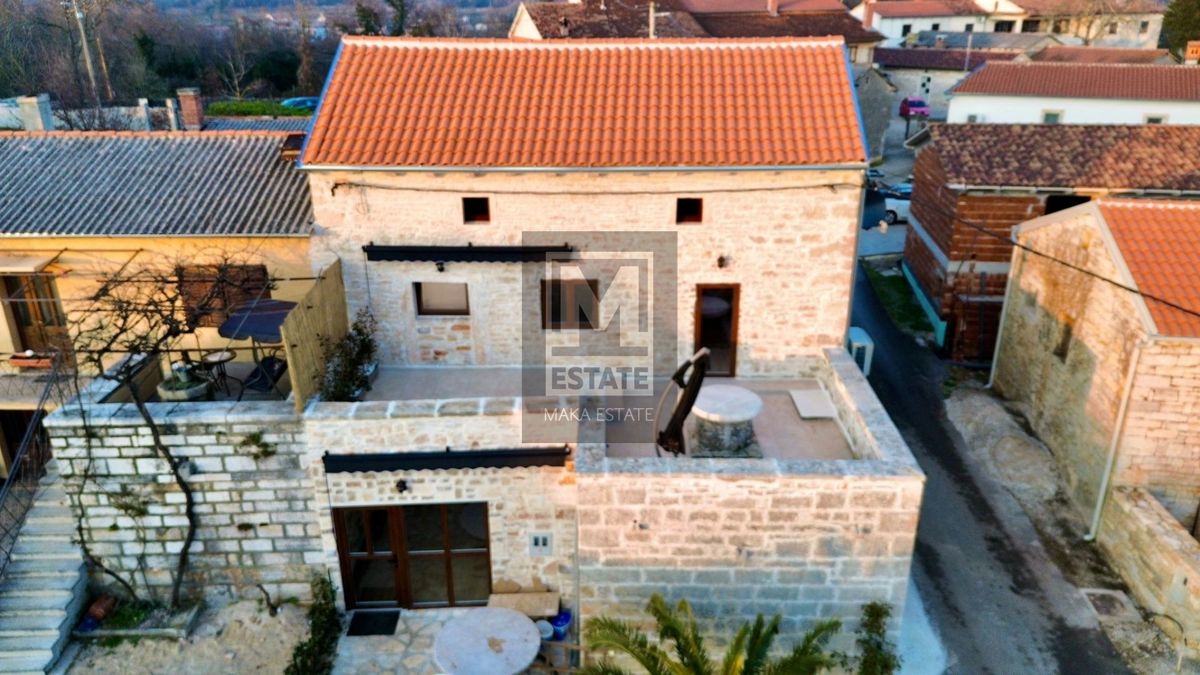 Peljaki, Tinjan, Splendida casa in pietra