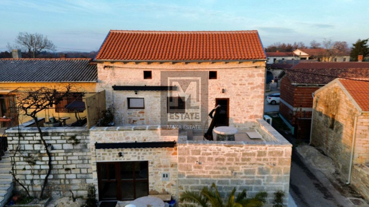 Peljaki, Tinjan, Splendida casa in pietra