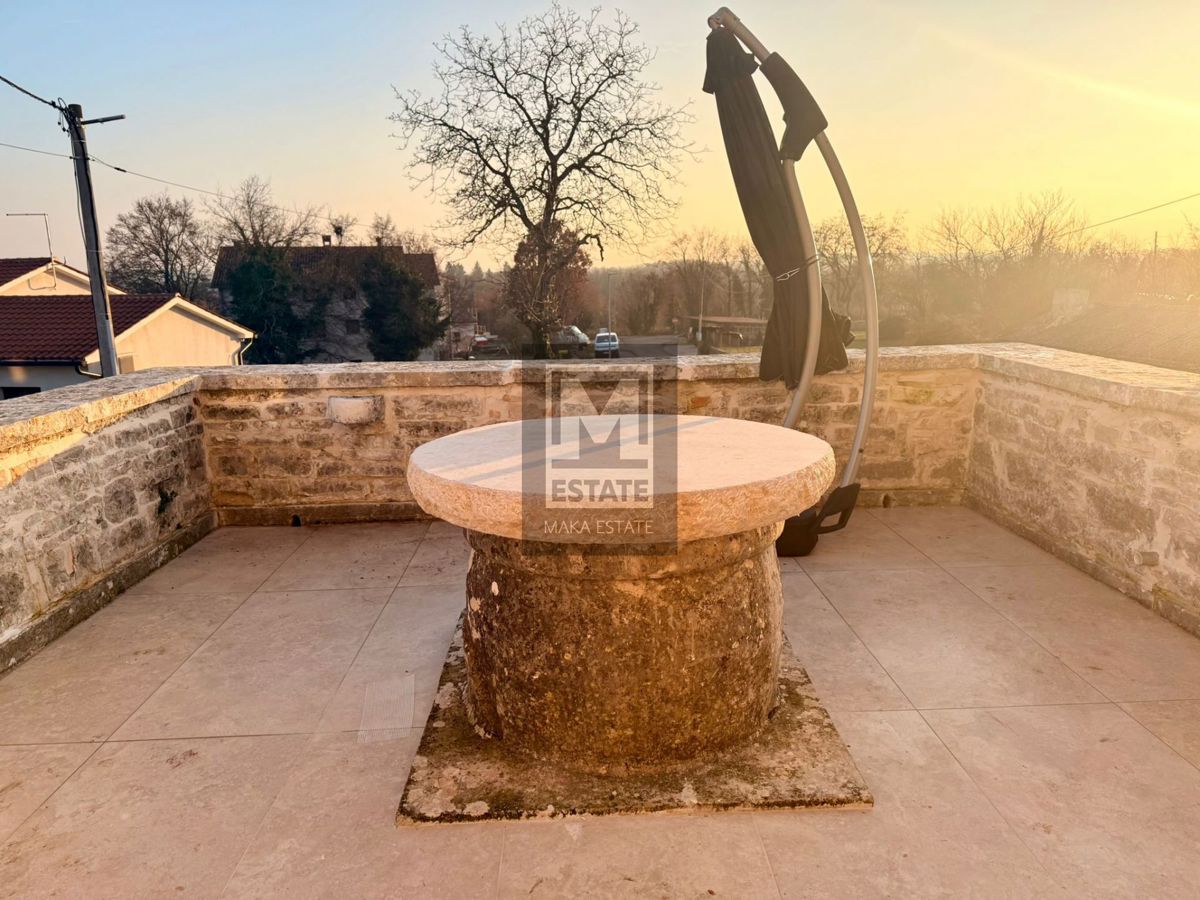 Peljaki, Tinjan, Splendida casa in pietra