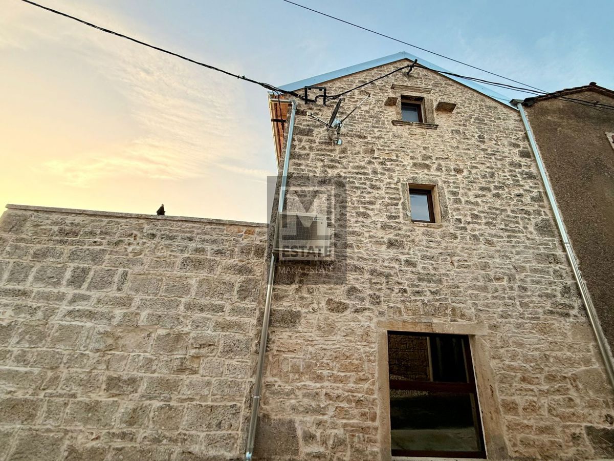 Peljaki, Tinjan, Splendida casa in pietra