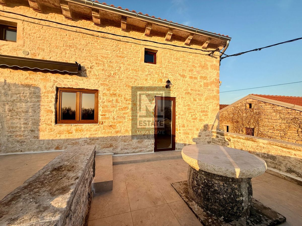 Peljaki, Tinjan, Splendida casa in pietra