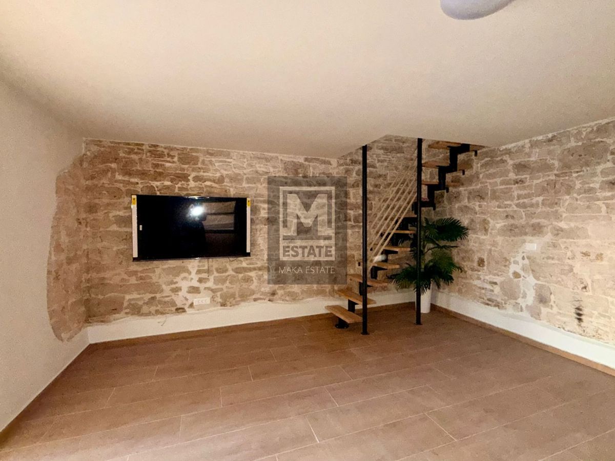 Peljaki, Tinjan, Splendida casa in pietra