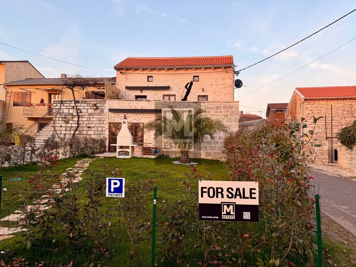 Peljaki, Tinjan, Splendida casa in pietra