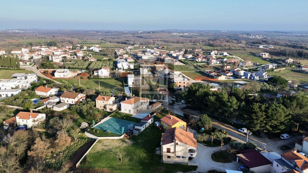 Kaštelir, centro, terreno edificabile in un tranquillo villaggio