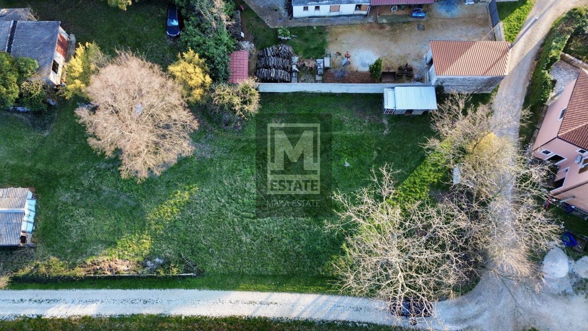 Kaštelir, centro, terreno edificabile in un tranquillo villaggio