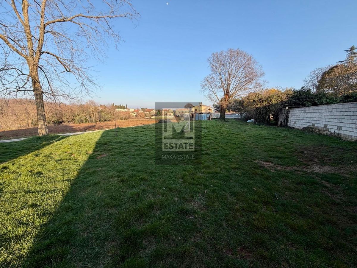 Kaštelir, centro, terreno edificabile in un tranquillo villaggio