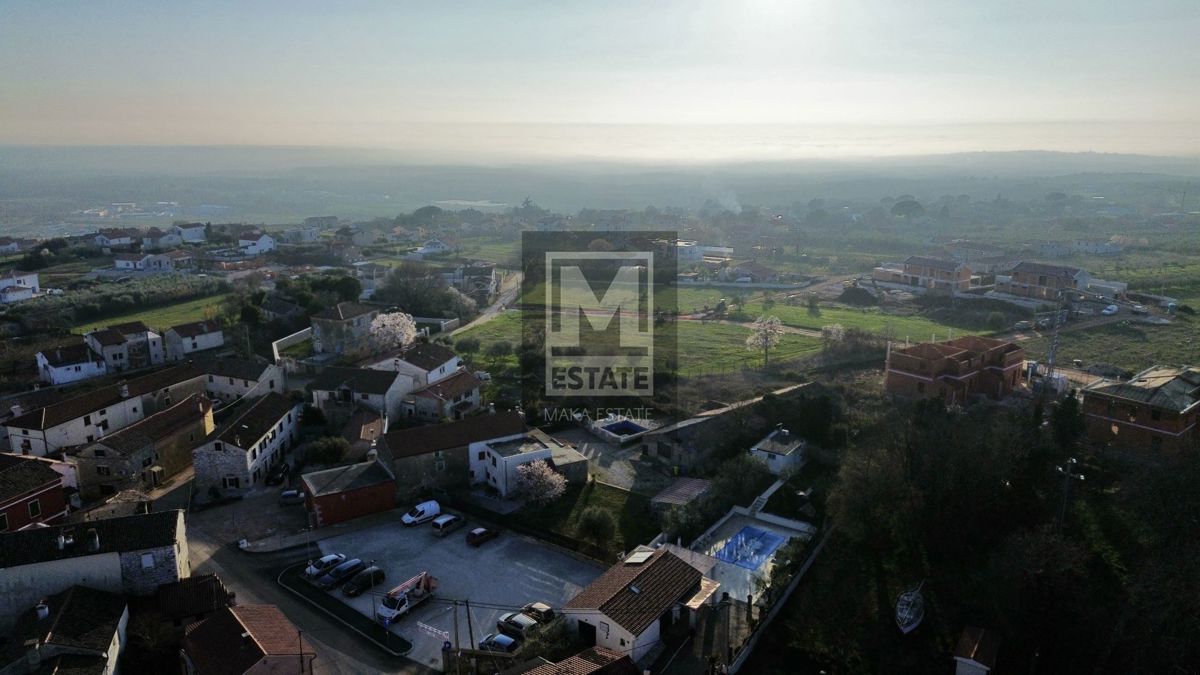 Kaštelir, centro, terreno edificabile in un tranquillo villaggio