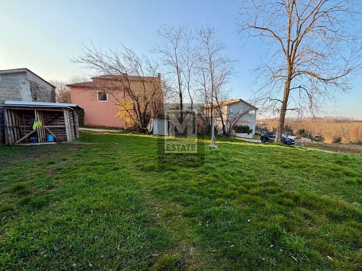 Kaštelir, centro, terreno edificabile in un tranquillo villaggio