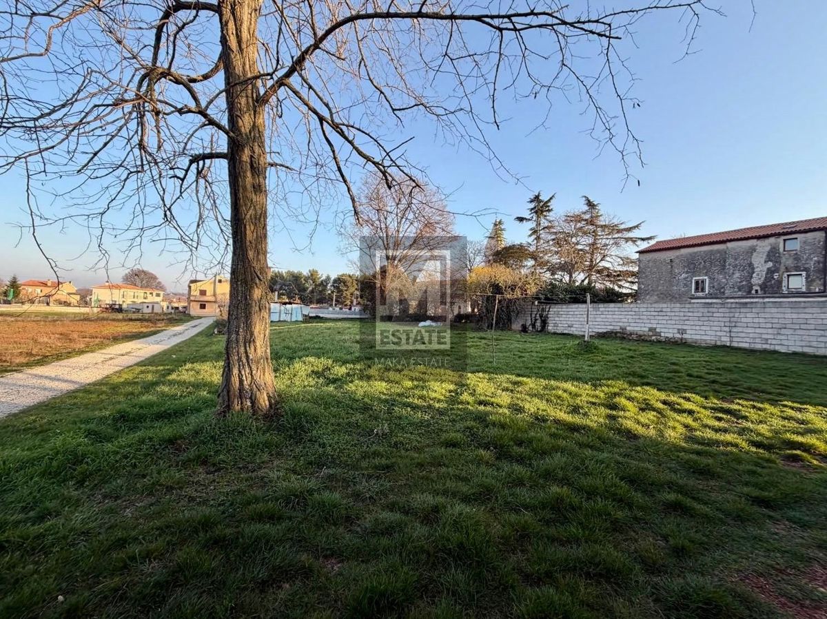 Kaštelir, centro, terreno edificabile in un tranquillo villaggio