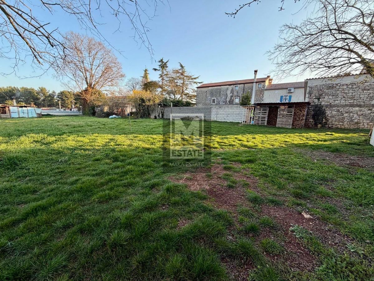 Kaštelir, centro, terreno edificabile in un tranquillo villaggio