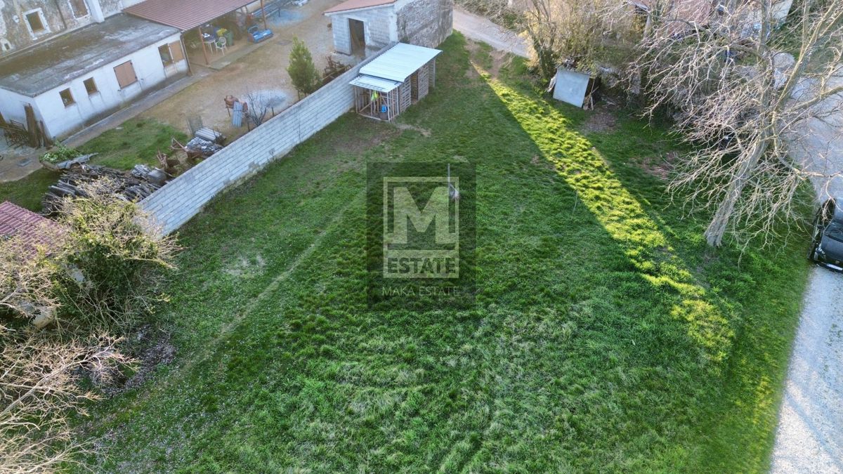 Kaštelir, centro, terreno edificabile in un tranquillo villaggio