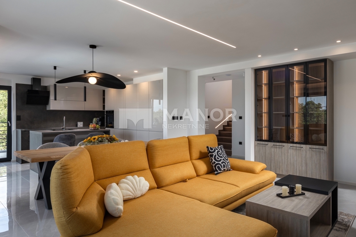 Casa Kostrena, 245m2