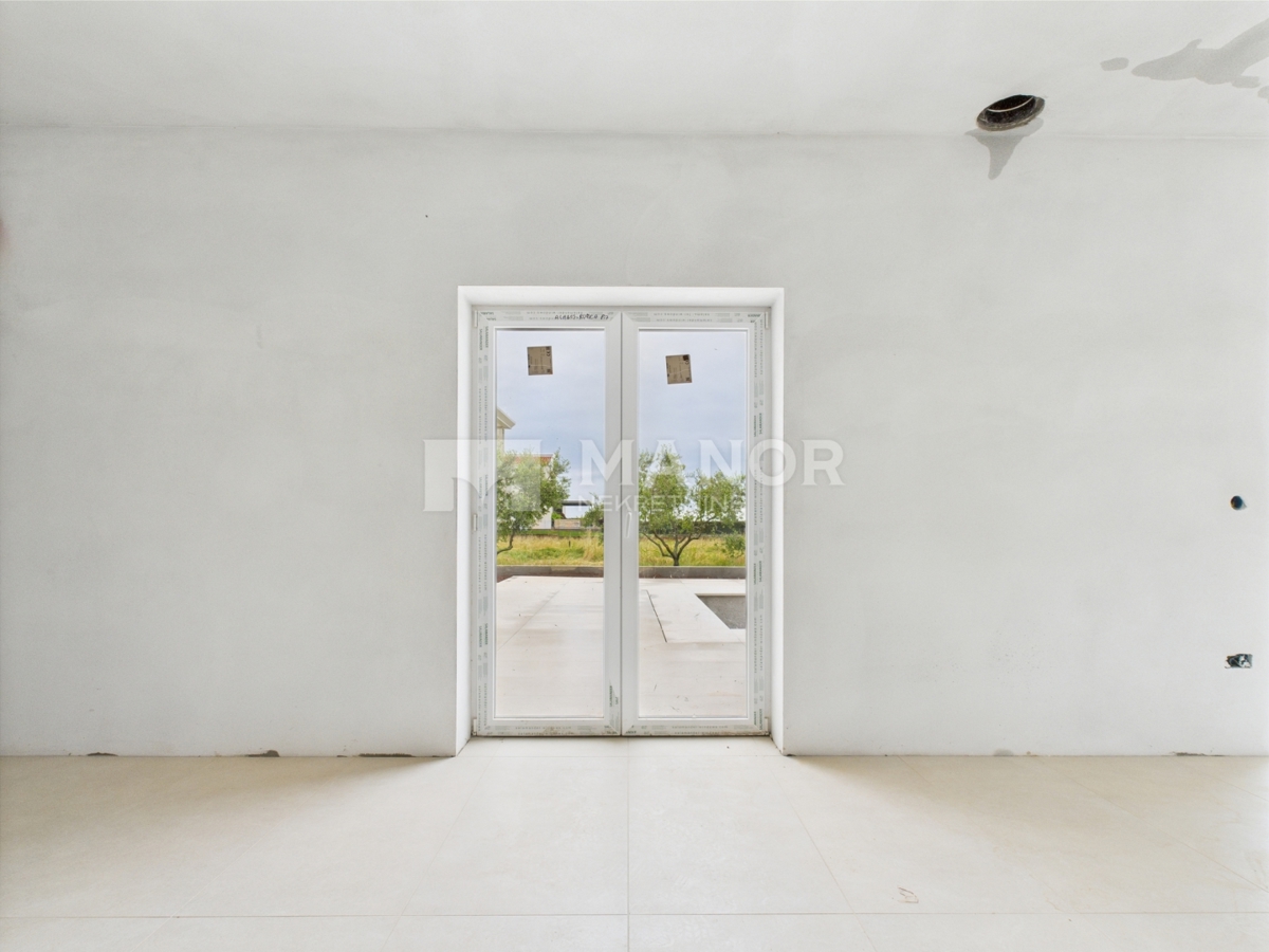 ISTRIA, PARENZO – Villa in pietra con giardino e piscina