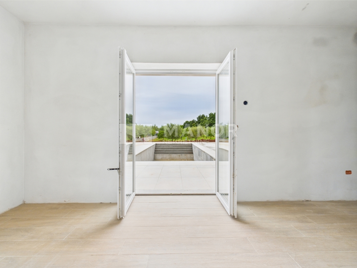 ISTRIA, PARENZO – Villa in pietra con giardino e piscina