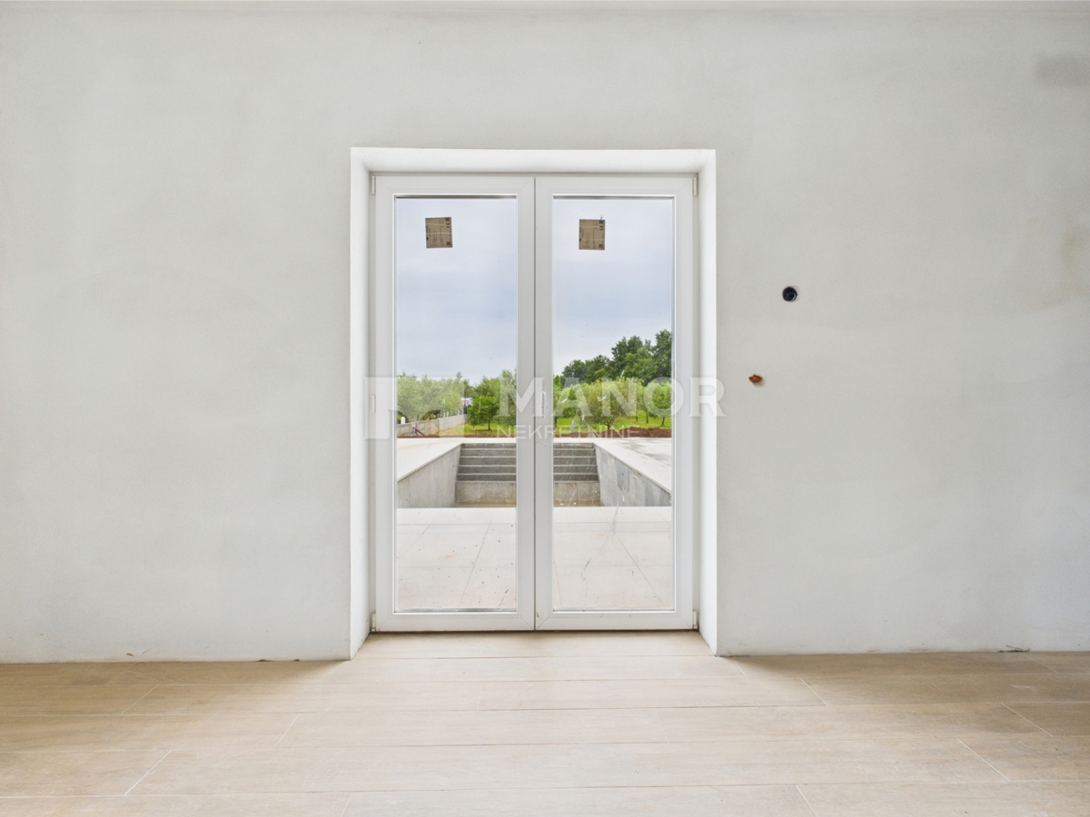 ISTRIA, PARENZO – Villa in pietra con giardino e piscina